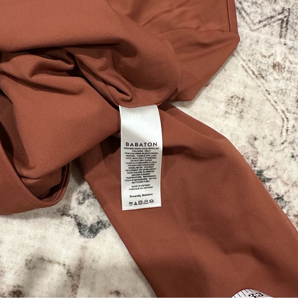Aritzia Babaton Brown V-Neck Cropped Long Sleeve Top Size L Normcore Basics - Picture 7 of 7